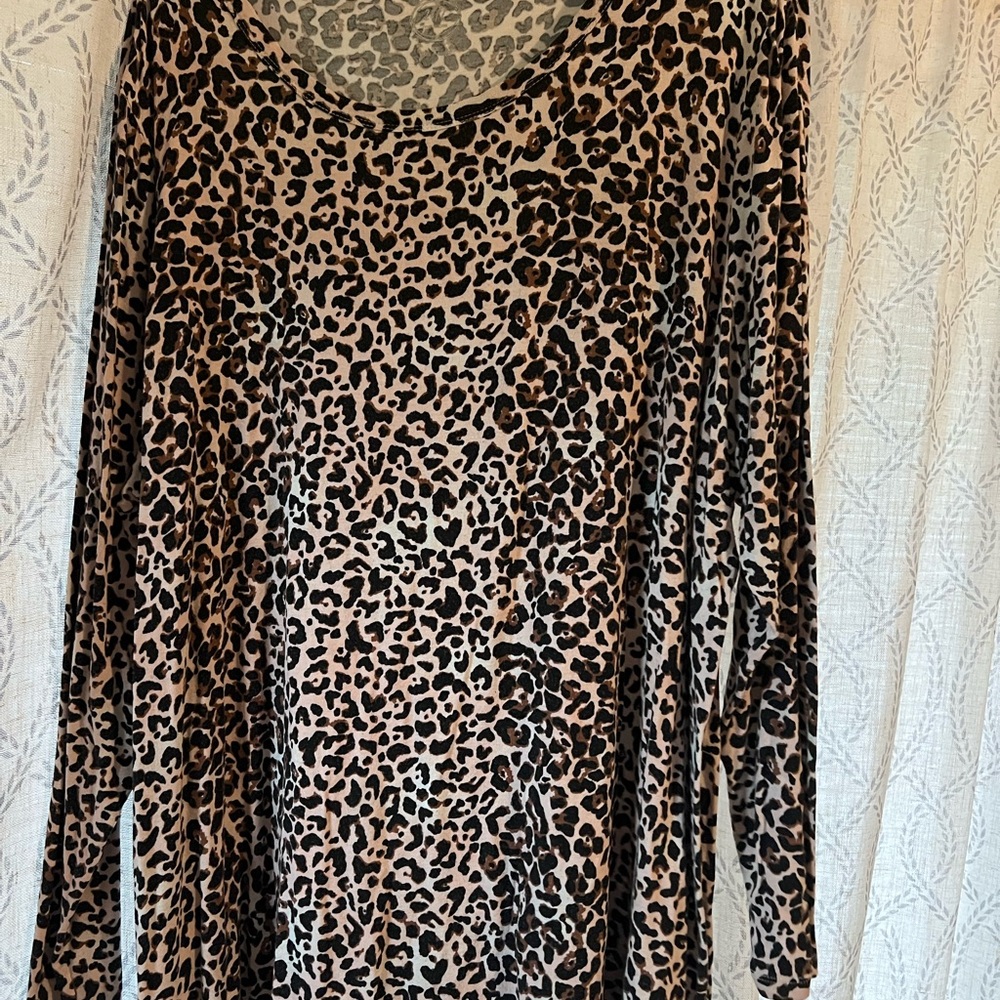 Chic Leopard Print Blouse